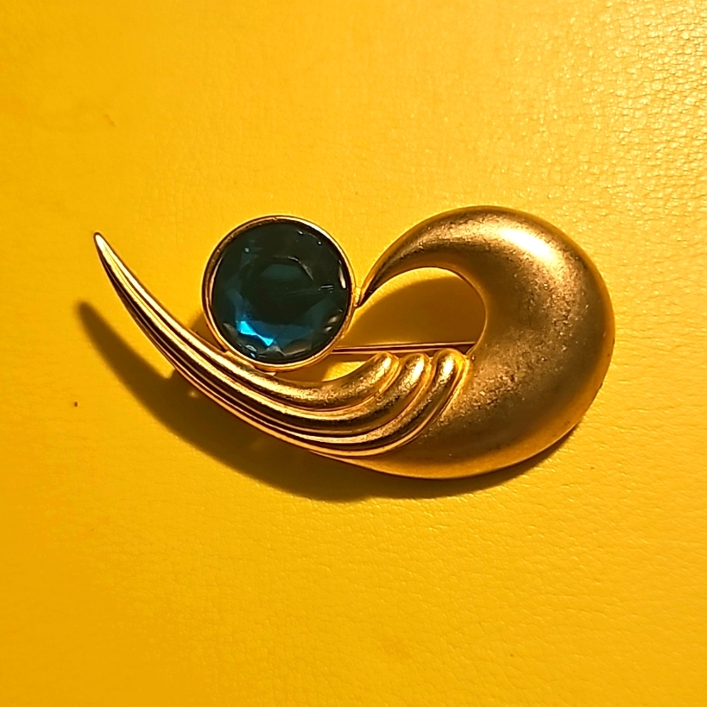 Brooch with Forest Green Rhinestone embedded in Goldtone, Safety Pin Closure